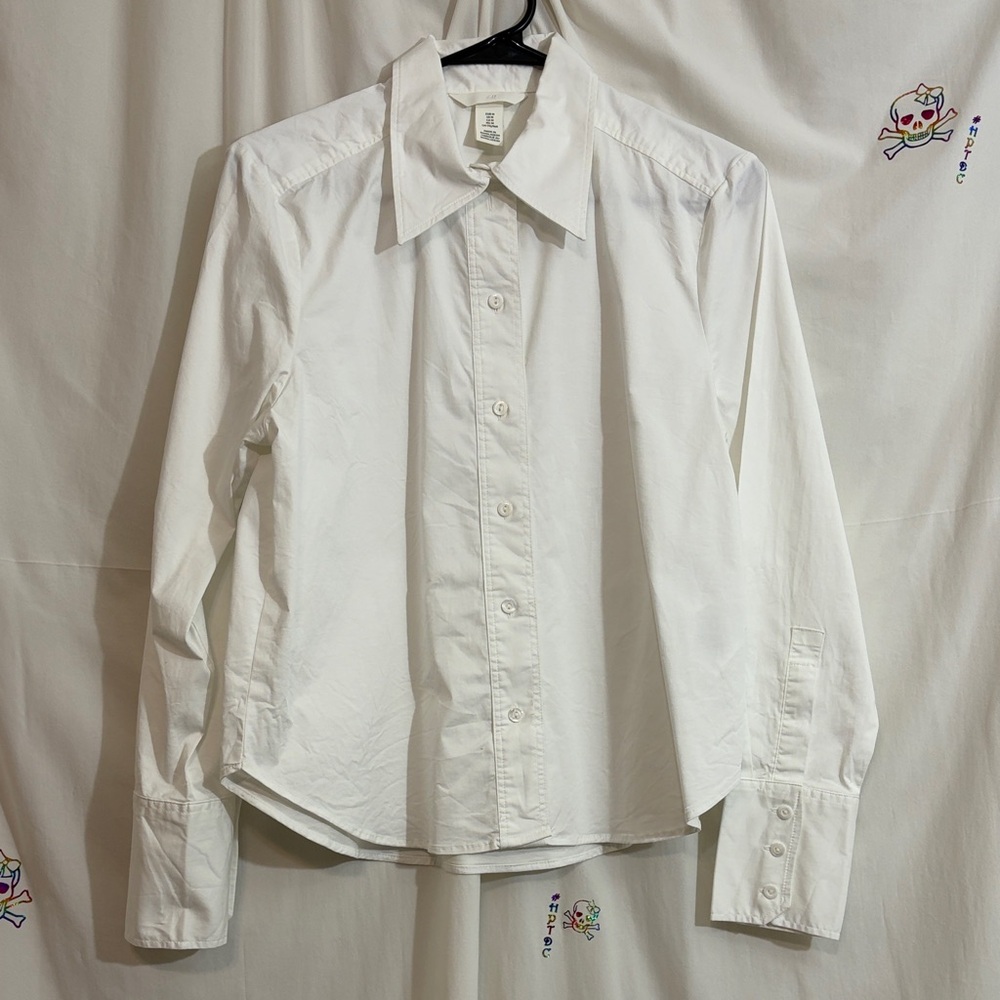 H & M Classic White ladies button down shirt, MEDIUM